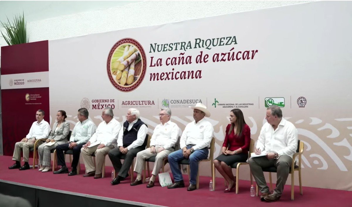 Agricultura_mex's tweet photo. 🌿¡Ya estamos en vivo!🌱
Arrancamos con el evento "Nuestra riqueza: La caña de azúcar mexicana", que tiene como objetivo conmemorar este cultivo y resaltar el trabajo que realizan las y los #HéroesDeLaAlimentación.

▶️Sigue la transmisión aquí: https://t.co/Kxv6XjqvEf https://t.co/0MjXQ7Ilau