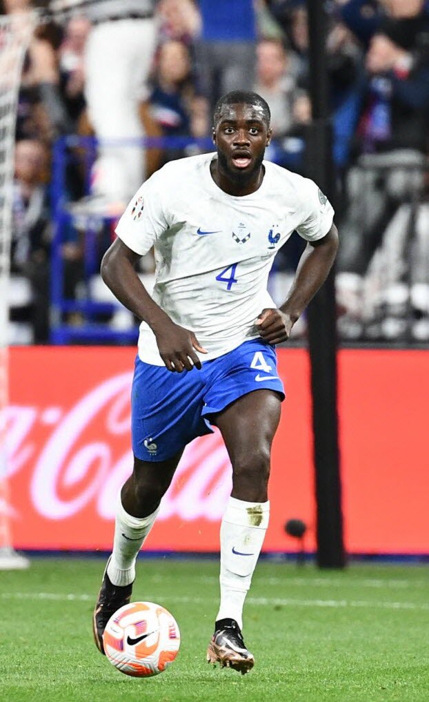 Par sa prise de parole en Bleu ce Monsieur va aider un maximum d’enfants, de jeunes, et de moins jeunes à se sentir moins seuls 🙏🏻❤️. Pour avoir souffert de bégaiement de 9 à 21 ans je lui dis un grand Merci et un grand Bravo. Que la méchanceté  de certains reste loin de lui ✅🙏🏻