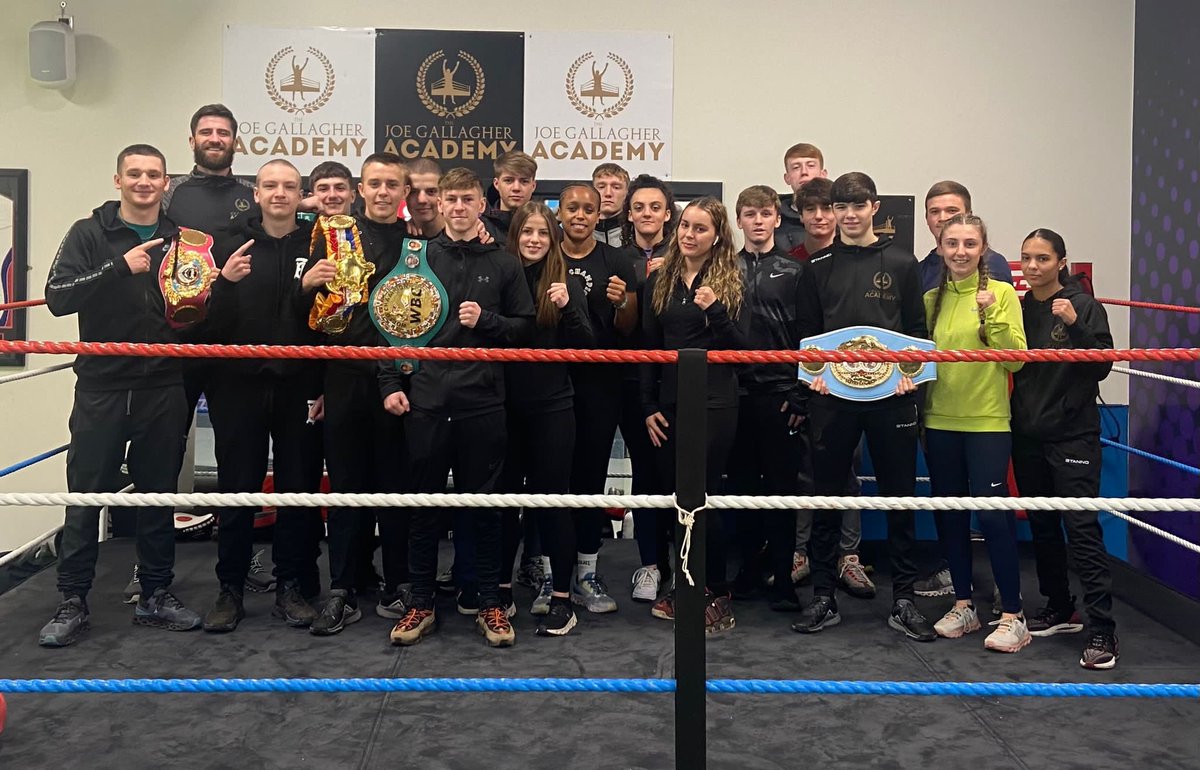 Brilliant this week to have Unified 2 weight World Champion & 2012 Olympian @TashaJonas pay the students a visit .
Natasha brought her belts down & spoke about her career , the ups ,downs & also about her goals going forward . Thank you Natasha 👏👏
#MissGB #Boxing #inspirational
