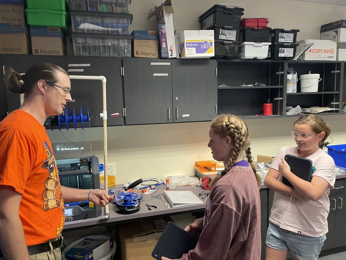 Thanks to Lake View Engineering teacher, Mr Walker, our Santa Rita students learned a lot about 3-D printing for Science Fair. ⁦<a href="/SanAngeloISD/">San Angelo ISD</a>⁩ ⁦<a href="/sa_lakeviewHS/">Lake View High School</a>⁩