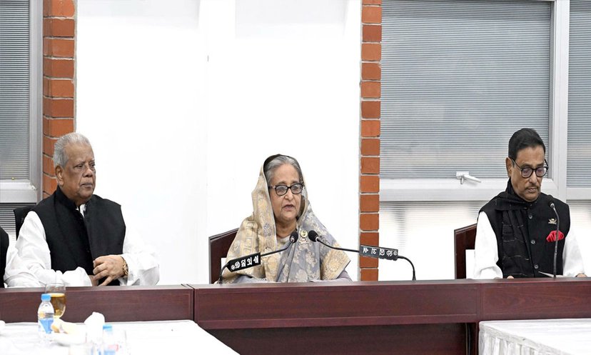 ঠাকুরগাঁওয়ে বৃষ্টির মতো পড়ছে কুয়াশা, দুর্ভোগে ছিন্নমূল মানুষ