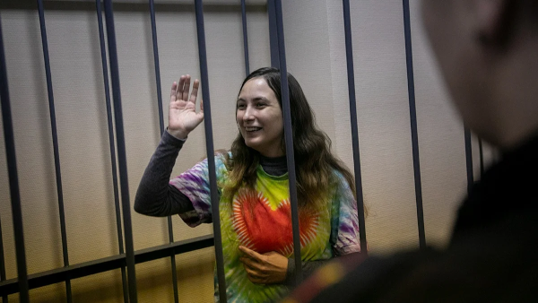 Саша Скочиленко - мужественная девушка, пример для многих порядочных россиян, которые предпочли не сгибать