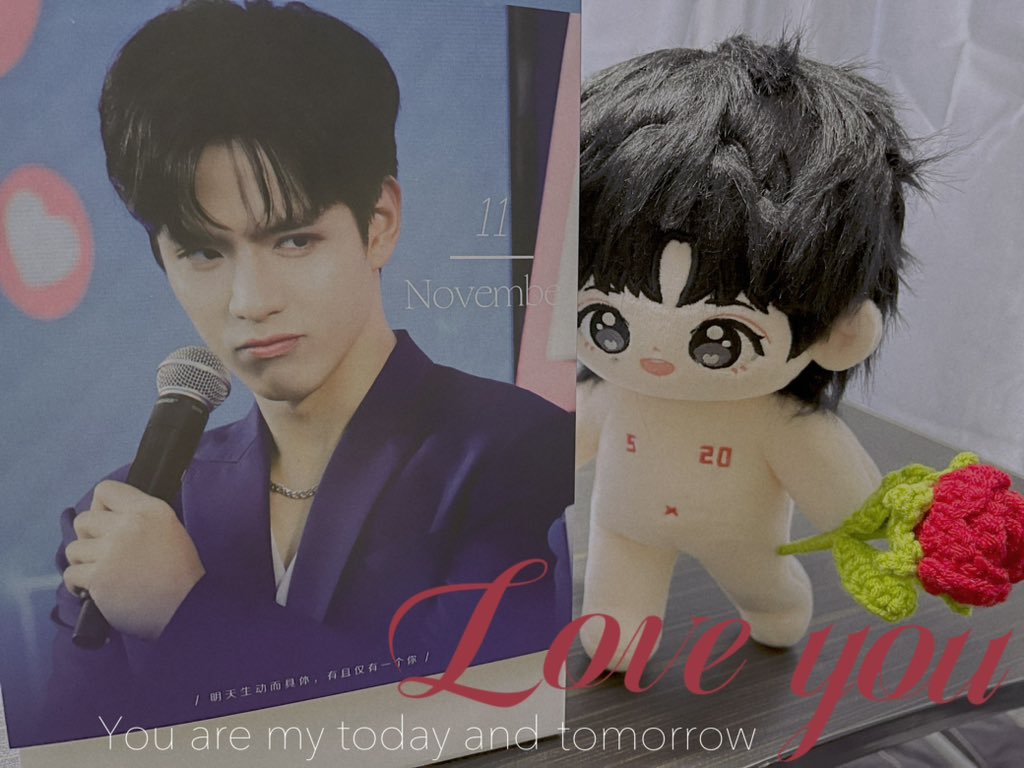 xinxing1220's tweet photo. My favorite cute baby gave his exclusive flowers 🌹 to his mother's favorite @film_tnp20 person. When can I get it exclusive to PFilm‘s baby🥹🥹@filmstarlightcn Thank you for your delicate gift calendar🥰

#FilmThanapat #ฟิล์มธนภัทร https://t.co/pXe8xck9G5