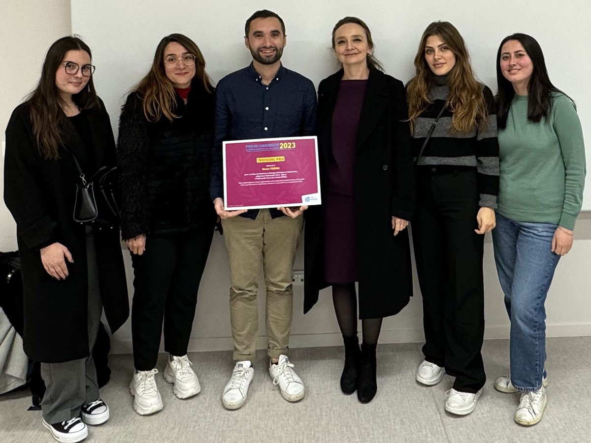 ColnotLab (@colnotlab) on Twitter photo Félicitations à <a href="/SimonPerrin15/">Simon Perrin</a>
qui a reçu le Prix de l'Université 2023 <a href="/valdemarne_94/">Val-de-Marne</a> pour sa thèse de doctorat réalisée @IMRB <a href="/UPECactus/">UPEC</a> et <a href="/univ_paris_cite/">Université Paris Cité</a> et qui a porté sur le rôle du périoste dans la régénération osseuse et la pseudarthrose congénitale de jambe. Félicitations à <a href="/SimonPerrin15/">Simon Perrin</a>
qui a reçu le Prix de l'Université 2023 <a href="/valdemarne_94/">Val-de-Marne</a> pour sa thèse de doctorat réalisée @IMRB <a href="/UPECactus/">UPEC</a> et <a href="/univ_paris_cite/">Université Paris Cité</a> et qui a porté sur le rôle du périoste dans la régénération osseuse et la pseudarthrose congénitale de jambe.