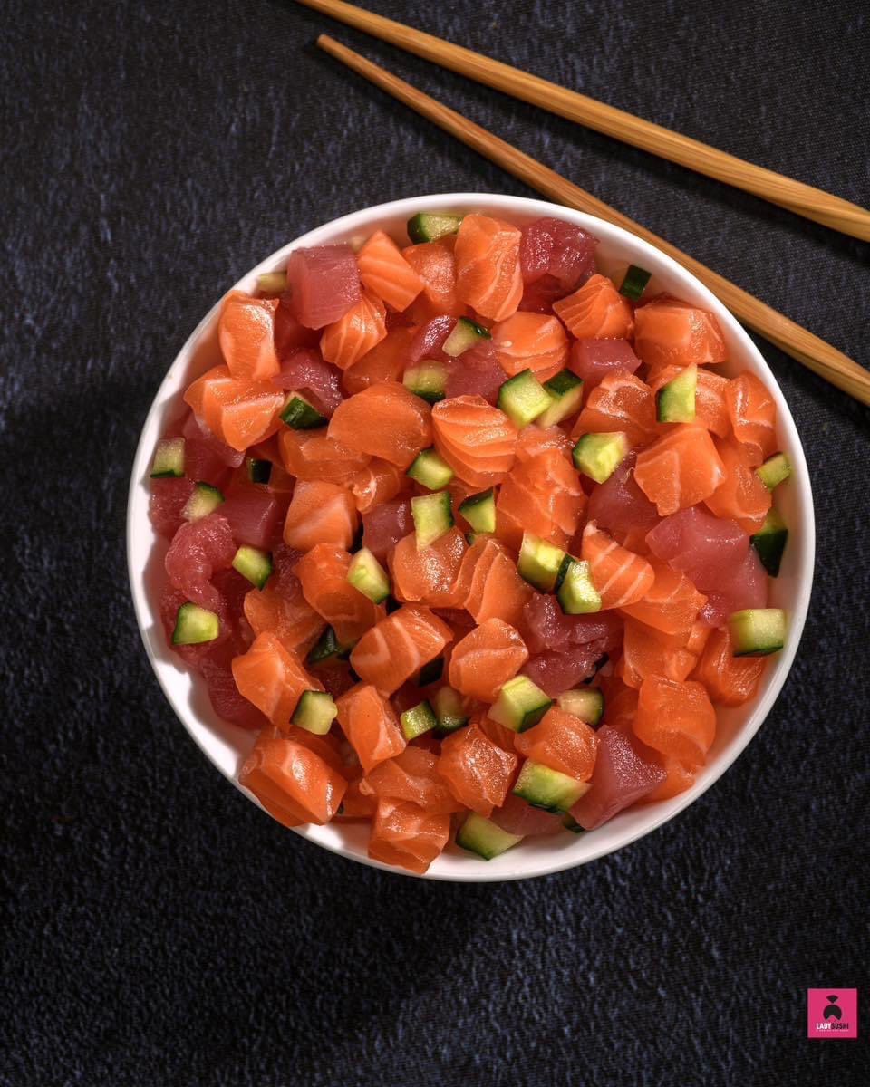 Chirashi #saumon ou thon ? C’est LA grande #question ! 🤔

Pour les éternels indécis nous avons créé spécialement pour vous notre Chirashi mariné, et ses délicieux cubes de saumon et de #thon frais en marinade, accompagnés de concombre 😍

Pour commander, c’est #maintenant ! 🤩