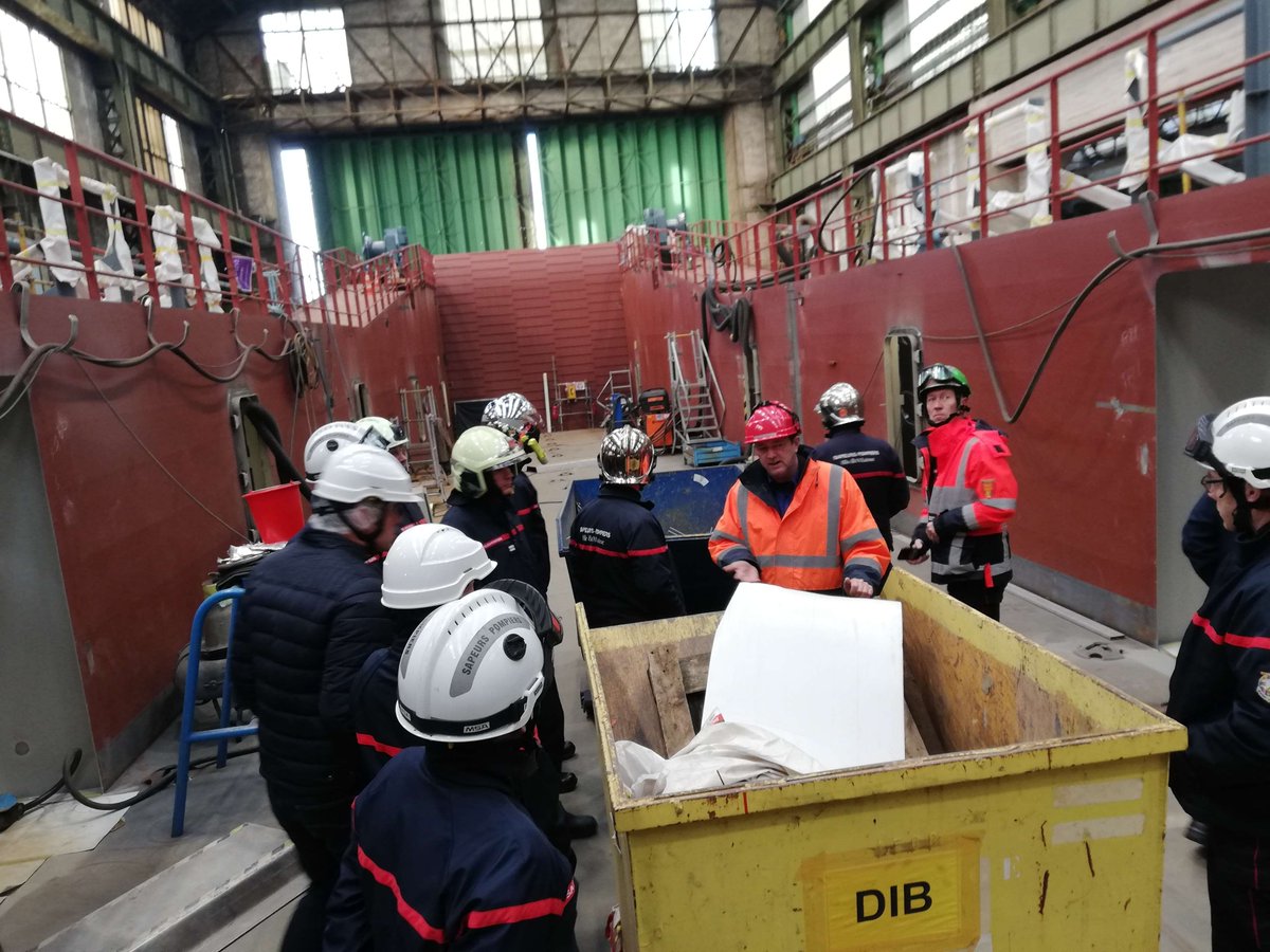 SDIS50's tweet photo. Les journées techniques zonales #JTZ #IBNB, organisées par le #sdis50, se sont poursuivies ce jour par une découverte du sous-marin « Le #Redoutable » @Cite_de_la_Mer, ainsi que par la visite des ateliers des Constructions Mécaniques de Normandie  @cmn_officiel. https://t.co/ywaPRgCRp0