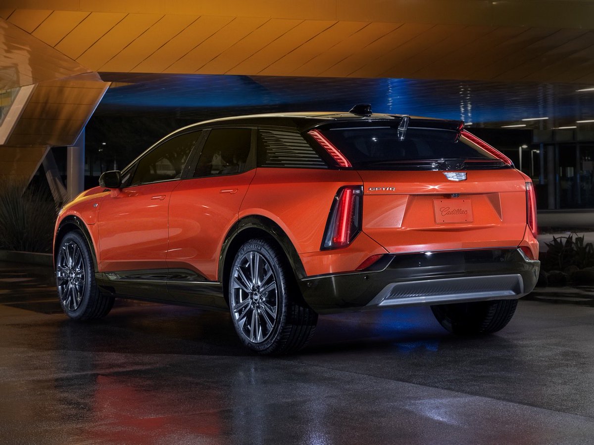 JustinSmith002's tweet image. Cadillac has released its first photos of the 2025 Cadillac Optiq ahead of its unveiling next year. The battery-powered crossover will ride on GM’s BEV3 architecture and could offer over 300 miles of range. #GM #Cadillac #Optiq