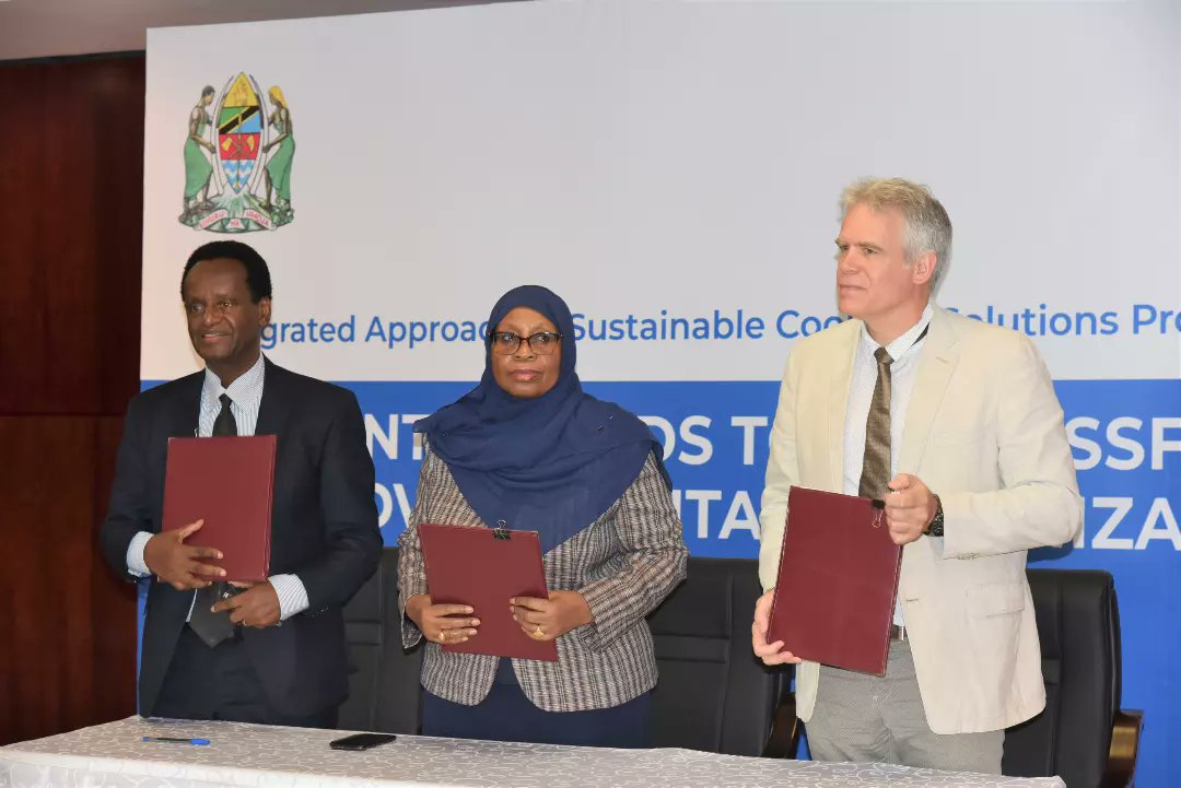 Signing ceremony of grant contracts for integrated Approach to sustainable cooking solutions programme with Ministry of Finance #TZ, #EU&NGOs.#TNRF & #Tatedoenergy are among of the beneficiaries of 5 projects worth TZS 26billions to support charcoal value chain&forest management