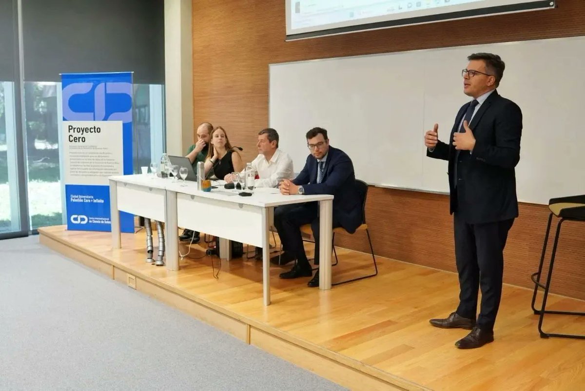 CID_DATOS's tweet photo. ¿Cómo podemos aportar a entornos normativos desde la ciencia de datos? 🤔

🙌🏼 Estuvimos conversando con @sperezteruel, @Jocristallo, Gabriel Mehlman, @brunobian, y Agustín Tarelli. https://t.co/EE53nb5dOn