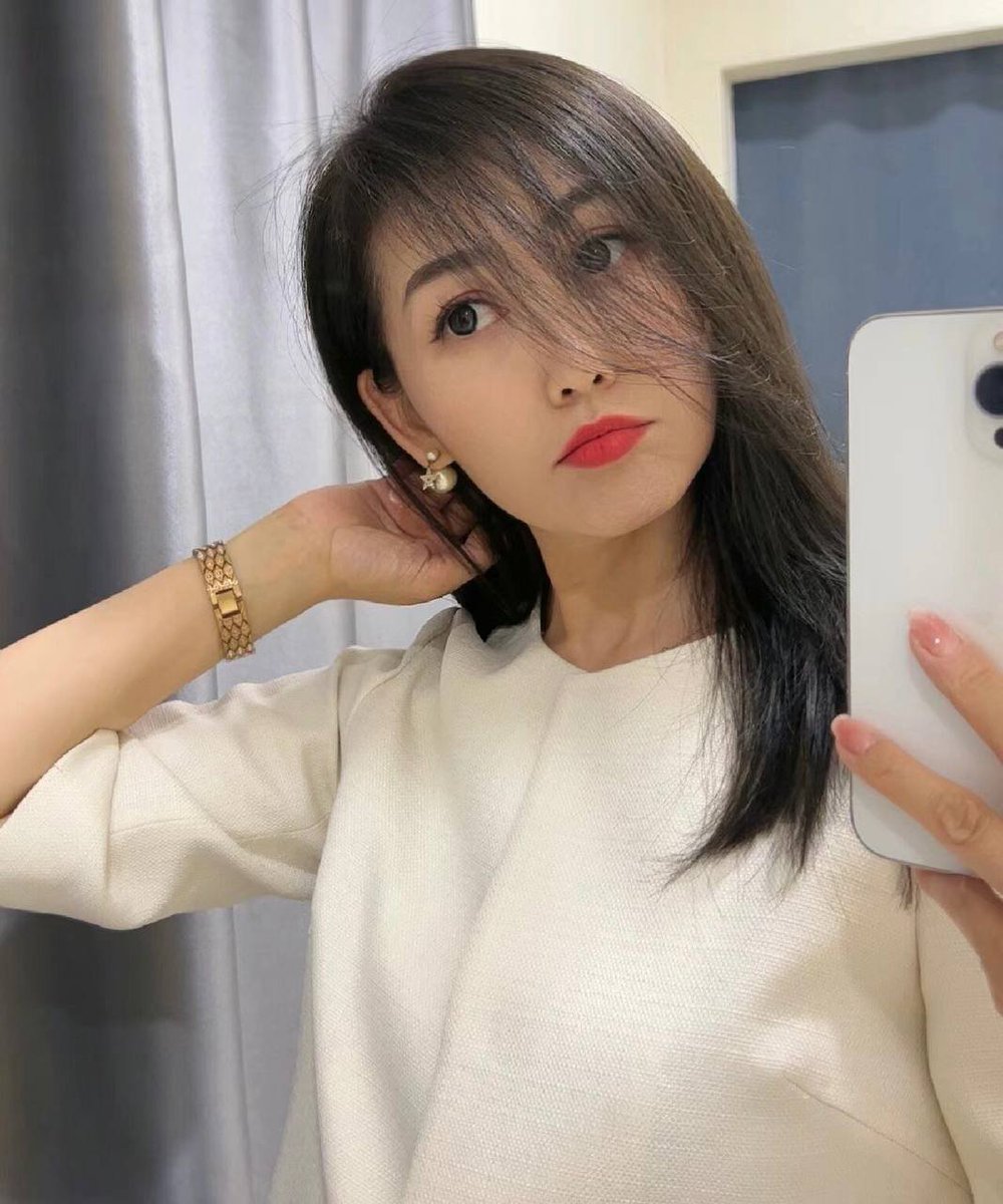 EriykaRyan's tweet photo. 三十又怎样，四十又何妨，一站有一站的风景，一岁有一岁的味道。你不找我  我们怎么有故事 https://t.co/8CCaKBbuIG