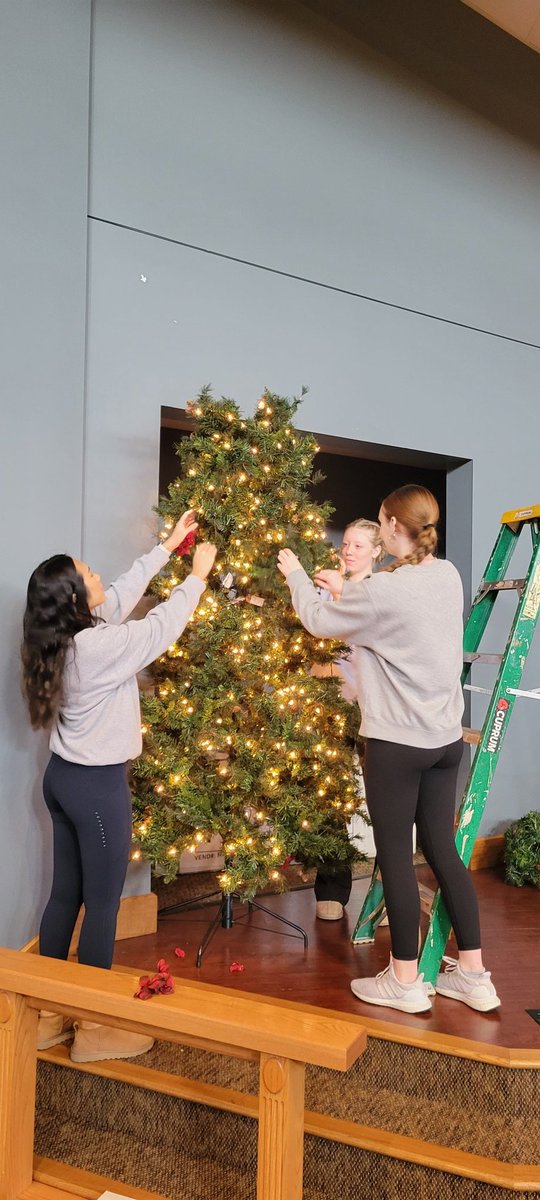 MaBlackOW's tweet photo. West students working hard at the Salvation Army - organizing food, toiletries, and setting up for the holidays! #OWGiveAHoot @OWNovacekOWLS @olatheschools @OWNovacekOWLS https://t.co/lyrqlhVYKR