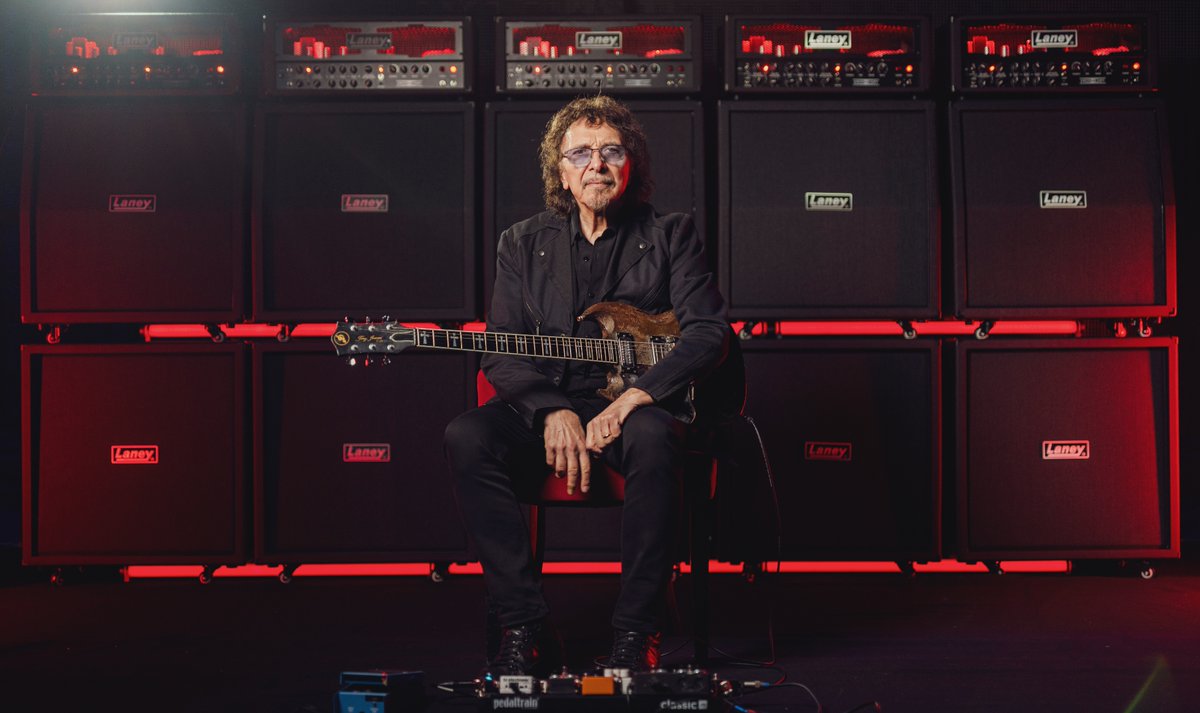 Check out Tony on the UK’s BBC Radio 4 show ‘Loose Ends’ this Saturday 6:15pm UK time and on the BBC iPlayer after: bbc.co.uk/programmes/b00…

Then on Friday 24th he’s the subject of Sky Arts ‘Greatest Guitar Riffs’ documentary. The programme is based around Tony in his studio with