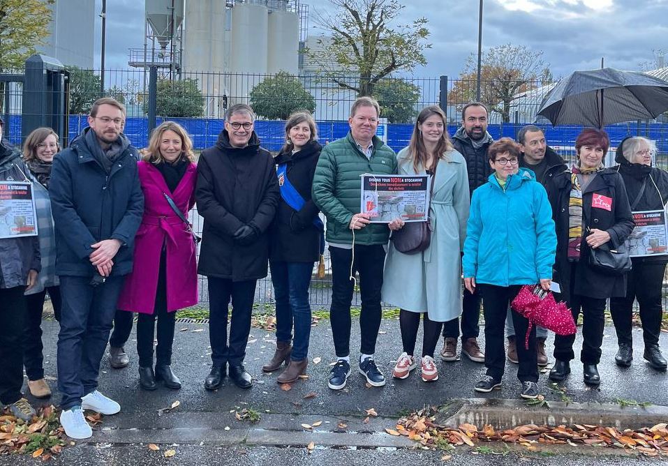 sandraregol's tweet photo. #Stocamine : sur place avec @faureolivier et @EmmanFernandes, nous avons rappelé au gouvernement son devoir de déstocker les 42 000 tonnes de déchets toxiques !

@ChristopheBechu, la justice a tranché, les solutions existent, mettons-nous autour de la table pour travailler ! https://t.co/SoLjdStMFn