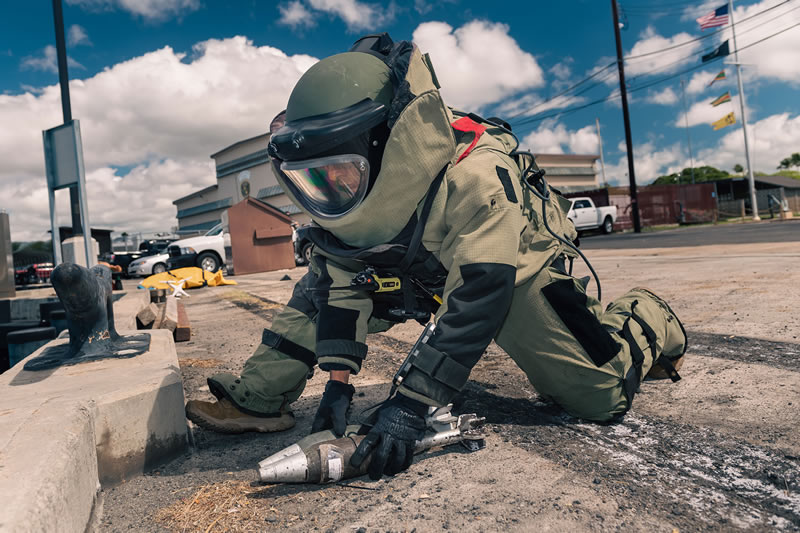 GearStyleMag's tweet photo. Engineer Hydrocarbon EOD by @BALLWatchCo:

Official Timepiece #USNavy Explosive Ordnance Disposal unit

Check it out, these are the guys that go out and diffuse bombs to make the world safe again!

Good enough for the @USNavy good enough for me

https://t.co/BybhV6gCDn https://t.co/0Li4b41h7T