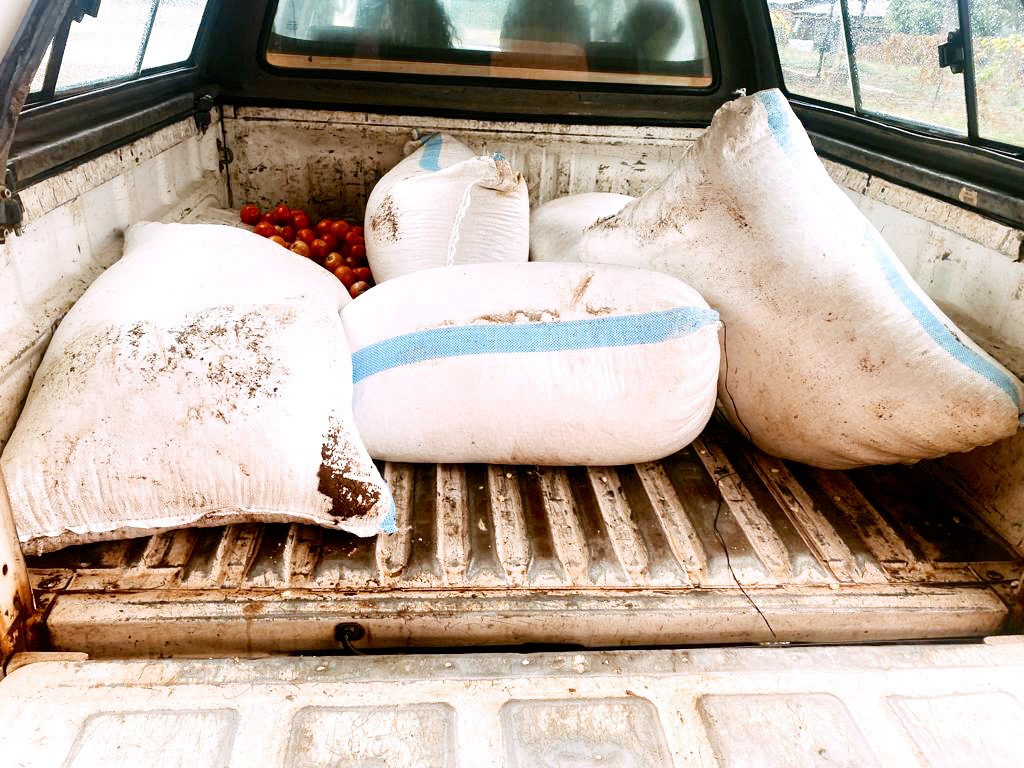 BEB_Global's tweet photo. Malawi is known as the "warm heart of Africa". This week, the BEB team saw that displayed right before them. After visiting an institution desperately in need of food, another institution with a bit more resources decided to step in and share their food. https://t.co/GWHjWbkAo1