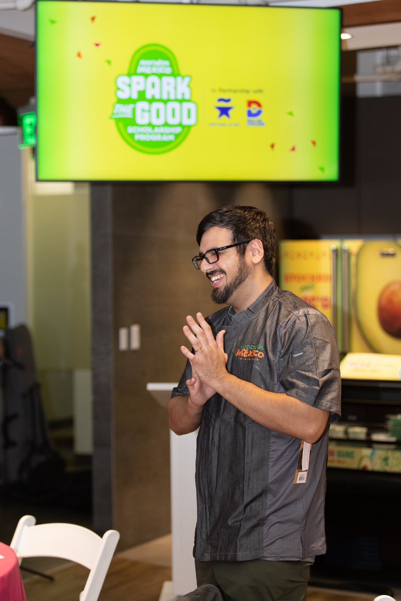 TheHispanicStar's tweet image. 10 Latino students were awarded scholarships for Culinary Arts at the Spark the Good Scholarship Program Ceremony in collab with @AvosFromMexico and @dallascollegetx. Thanks for your support and nurturing exceptional talent among Latino students🥑🌟
#SparkTheGood #TogetherWeShine