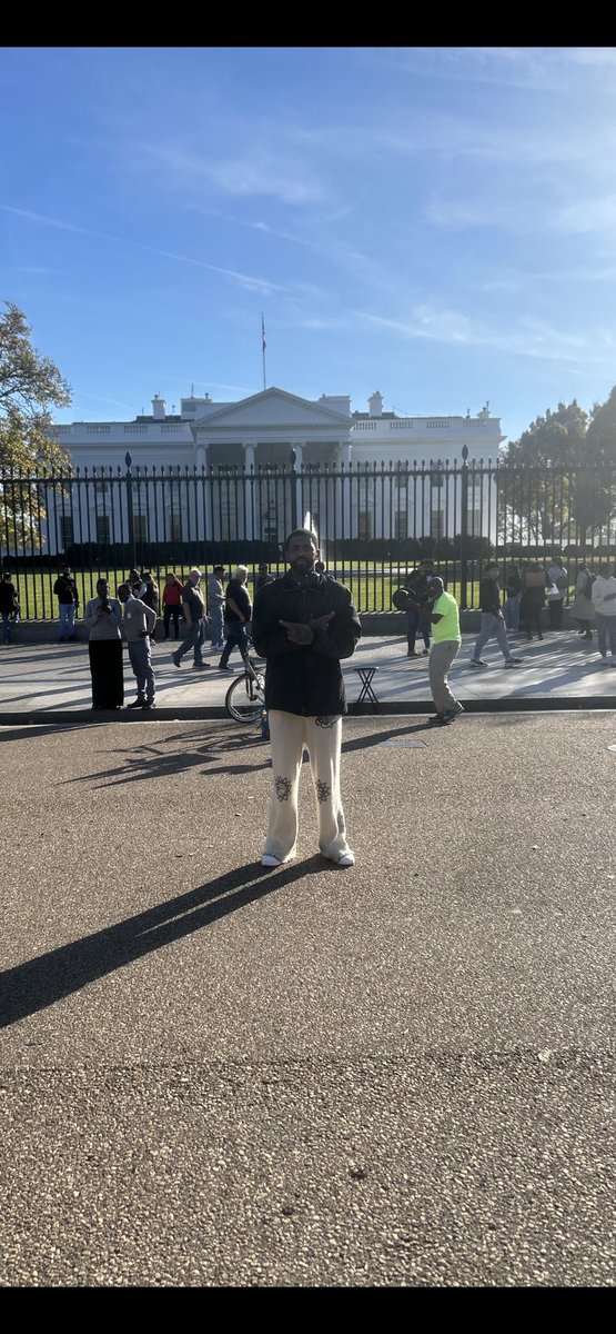 KyrieIrving's tweet photo. 🤞🏾Liberation is a birth right for A11. https://t.co/GV0HlvGPDF