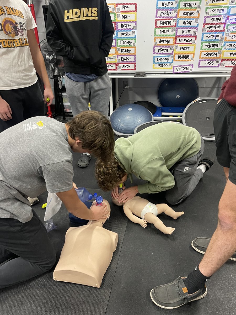 Ross_Local's tweet image. Exercise Science students at Ross High School are learning how to save lives! Every student will earn a CPR certification that will be good for the next two years as they transition out of high school, and into the real world!  How cool is that?!?

#RossRams #ExerciseScience