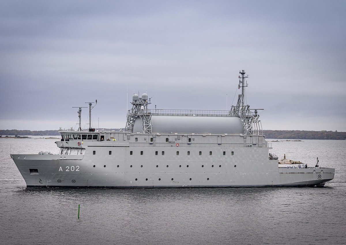 Bra vecka för #Marinen! Äntligen överlämning av signalspaningsfartyget, HMS Artemis och kontrakt med <a href="/MBDAGroup/">MBDA</a> för leverans av luftvärnsrobotar (CAMM) till Visbykorvetterna. Efterlängtade förmågor som kommer göra stor operativ nytta! FMV levererar! #fmv #svfm #säkpol #föpol