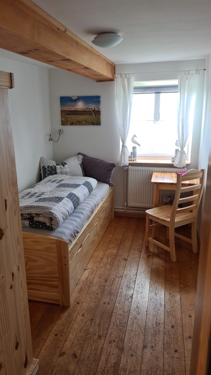 Wer hat Lust spontan 3 Wochen Urlaub zu machen? Also eig Urlaub gegen Hand auf einer Hallig. Anreise MUSS am 25.11. erfolgen, Rückreise noch kein Datum. Eigenes Zimmer, Vollverpflegung, dafür Hilfe auf dem Bauernhof. Bitte melden. Es eilt. Cousin im Krankenhaus.