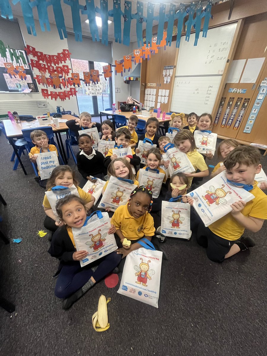 Mrs_Miller01's tweet photo. Primary 1 were excited about their Bookbug Family Bag📚We have enjoyed listening to the stories for fruit and a book this week🍎📖@JPrimary @Bookbug_SBT #bookweekscofland https://t.co/mblLw4mHcX