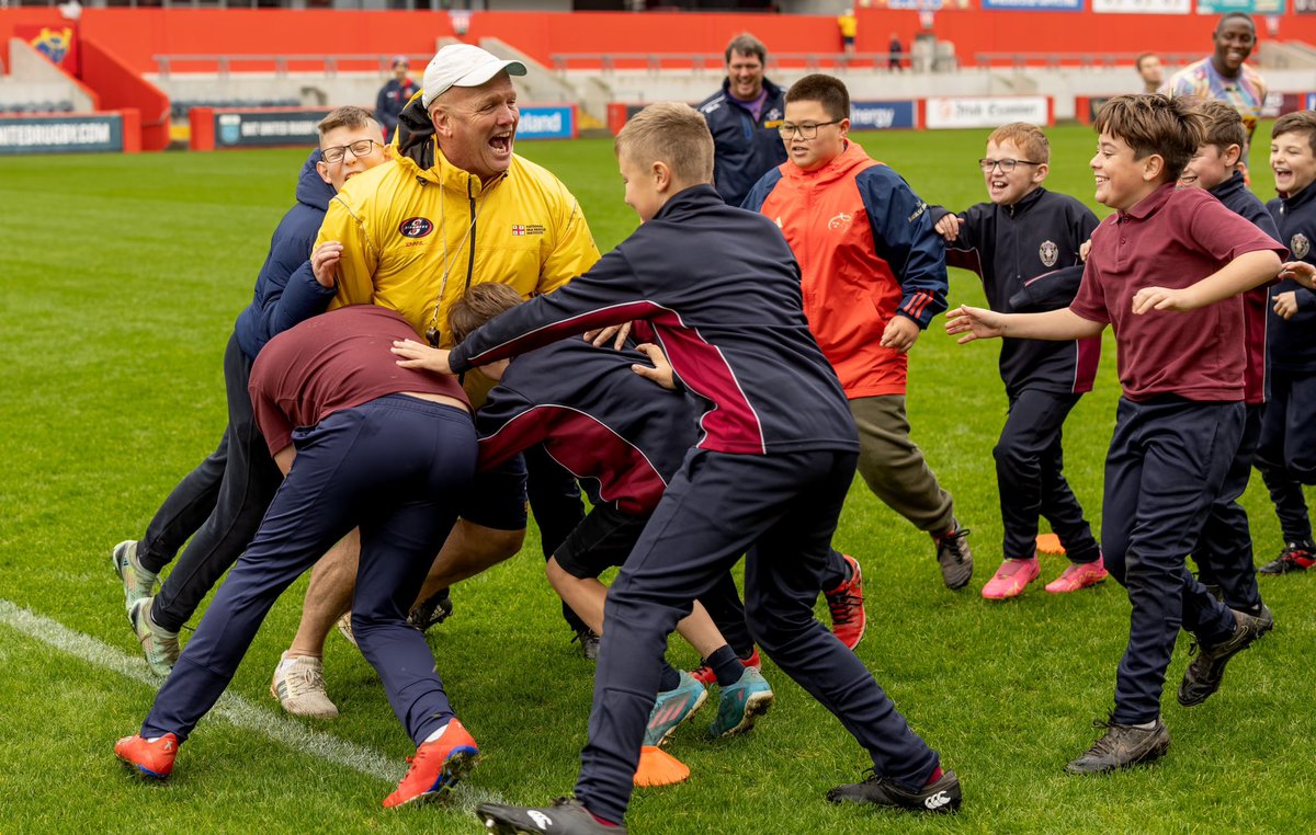 The Stormers invited kids from Limerick’s Christ the King National School to their captain’s run at Thomond earlier today. The URC has encouraged clubs to engage in cross-hemisphere community activities on their travels this season. (John Dobson might have done it anyway, tbf!)