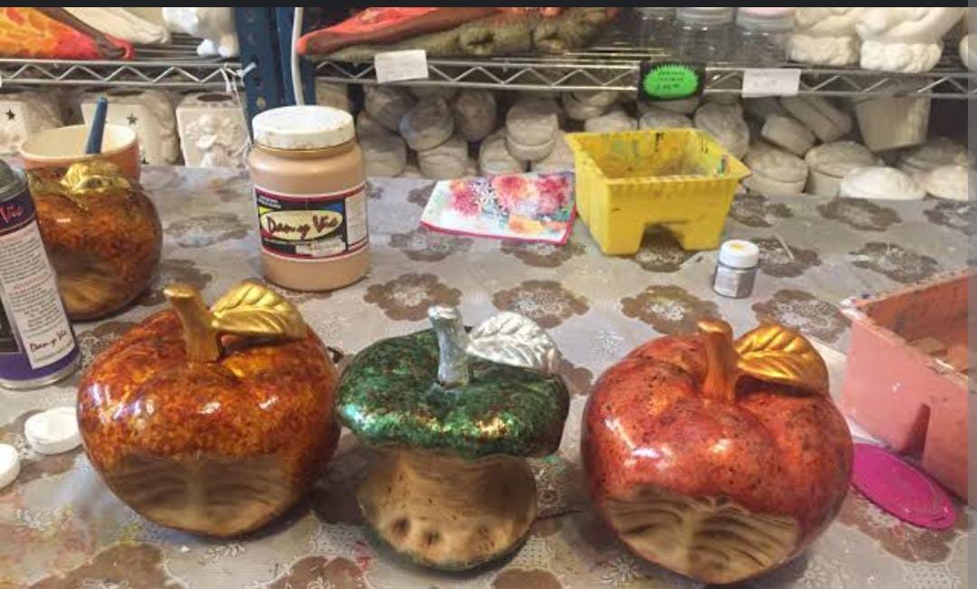 [17/11 9:27 a. m.] PT Maribel: #MiMunicipioOrgulloDeGente  trabajadora 
con la producción en sus talleres de  #Ceramica ... 
 #EquipoADMM siempre presente en las tradiciones