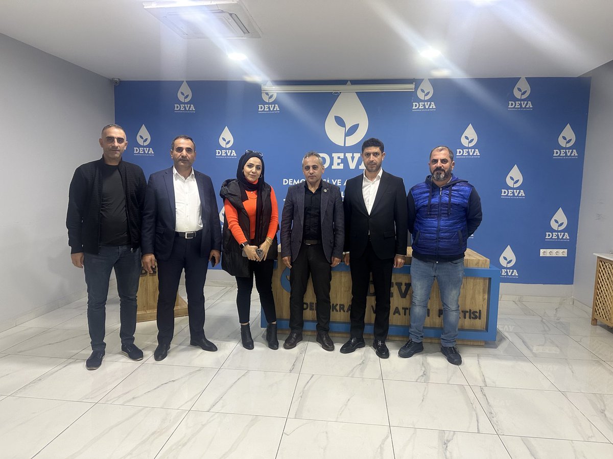 remzikaymakk's tweet photo. Mardin İl Başkanımız  Kadir Kerimoğlu  il binamızda  bizleri ziyaret  etti. Bölgemiz ve Yerel Şeçim çalışmaları hakkında  kendisinden  çok istifade ettik. Nazik ziyareti için Başkanımıza çok teşekkür ederiz. @kadirkerimoglu @devadiyarbakir@devapartisi https://t.co/GHqlegLqOn