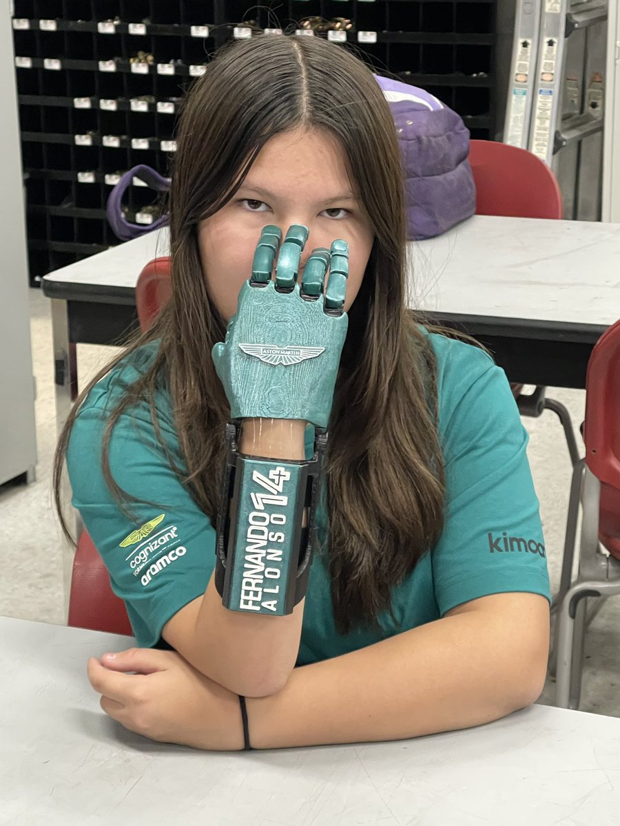 haileys_hand's tweet photo. Anyone know someone who can help with facilitating a meet and greet with Hailey and @alo_oficial? This hand is awesome and it would be nice to show him in person. @F1LasVegas @F1 @A14Management https://t.co/xT8Cl7g3Ba