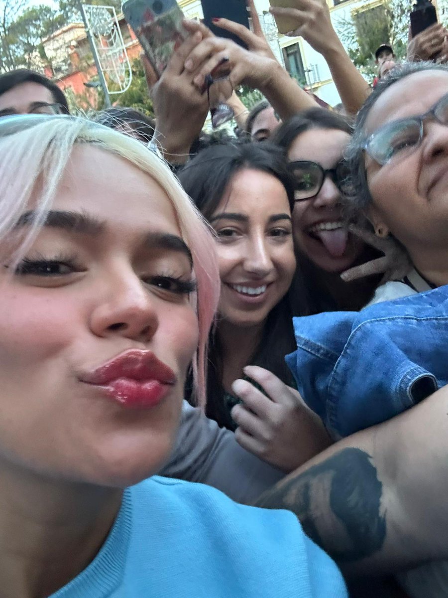 Ariquesi's tweet photo. @karolg GRACIAS POR TANTO BELLA ERES LO MÁS PURO QUE HAY. VUELVE PRONTO 🥲🥲🥲♥️♥️♥️ https://t.co/U5UIOnsyRt