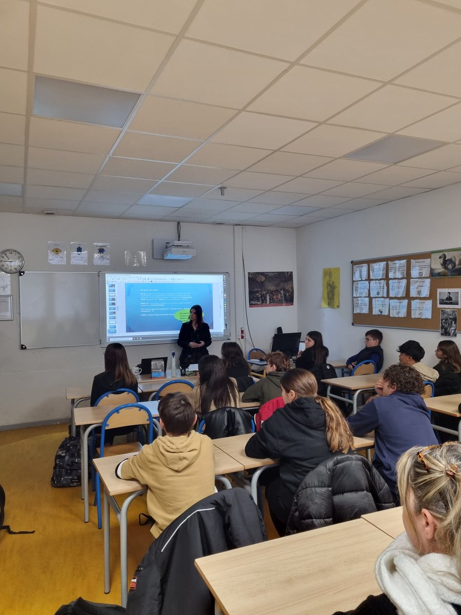 Intervention auprès de 4 classes de 4ème ce jour à Annonay par l'équipe de proximité et la gendarmerie sur la prévention du harcèlement scolaire en vue de la préparation de la journée du 6 février 2024..#procureurprivas #harcèlement