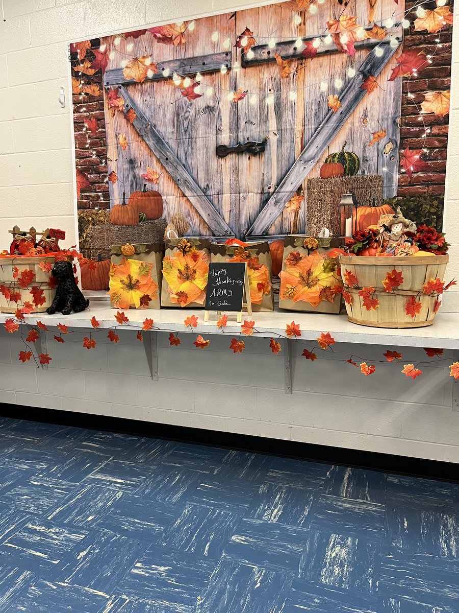 CAKEforGirls's tweet photo. Our Thanksgiving baskets are ready for delivery. 
Thank you to Ms. Fuentes for the beautifully decorated bags and 
thank you to Ms. Lewis for making this possible. 
#lovingwhatwedo 
#bettertogive
#lovewins
@LibraLBrittian @AOAddison_ @MajorJones_ @ArmsJags @AustinRoad_100 https://t.co/FO5ucLdeV8