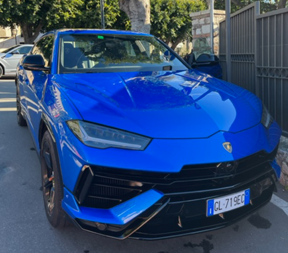 MirrorMotoring's tweet photo. Mount Etna adventure in world's first five seater supercar - Lamborghini Urus #Cars #Motoring #CarReviews #Supercars S https://t.co/VFsZE8aCcs https://t.co/O9Kv71PvMk