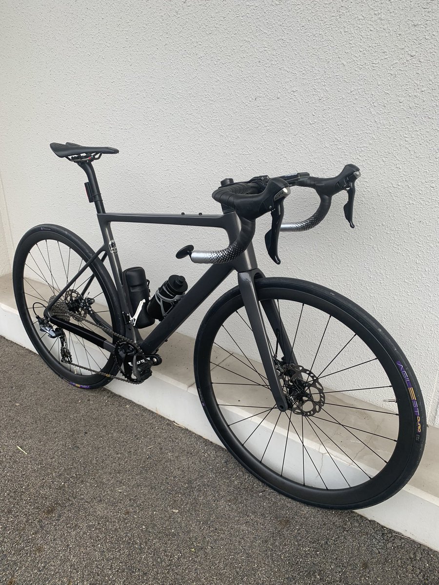goobamboo's tweet photo. GHISALLO GE-110 
共感得れるかな？？

まずはアピデュラのフレームバックが
シンデレラフィットすること

フレームとフレームバックに隙間があると　気になるんだよ　
空力とかそんなんじゃなくてね　
塊として一体感がある方がかっこいい

#ghisallo 
#ge110
#ロードバイク  
#ghisalloge110 https://t.co/knfvVh5yCE