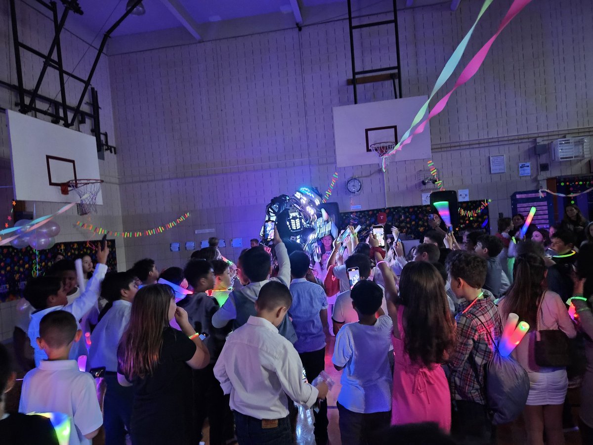 Our PS4 5th Grade Glow Dance was a huge success. Thank you to our amazing PTA, parent volunteers, and teachers for giving our students this experience!