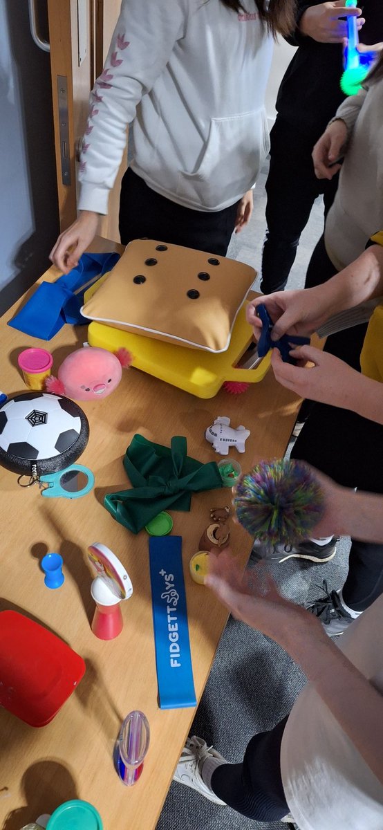 Fun Friday afternoon session today on the Msc @GcuOcc #occupationaltherapy programme. Thanks to @OT_Francesca and Kathyrn Denton from @NHSLOT @OccupationalTh4 for bringing in some sensory processing activities to try out. Everyone wants to work with you now! 😁