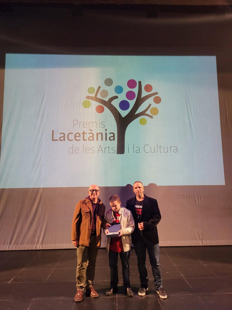 Davilaxx's tweet photo. 👇👇👇🏅👇👇👇 Bona feina @RadioIgualada David Panadés. #PremisLacetania de Comunicació @diariRegio7 Moooolt contents! https://t.co/C6G6UjF869