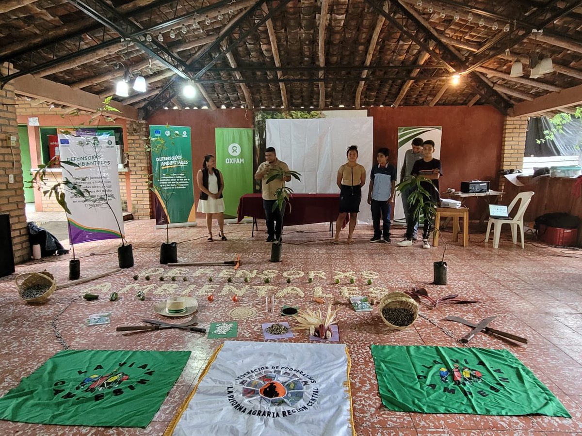 Oxfam_CA's tweet photo. #ElSalvador 🇸🇻 | Esta semana participamos en la clausura de la "Escuela de Derechos Humanos" sobre Derechos del Campesinado y Trabajadores de las Zonas Rurales. Esta proceso formativo es parte de nuestro proyecto #DefensorxsAmbientales 🌱💧✊🏾
👇🏽🧵 https://t.co/PW7cCLZgWG