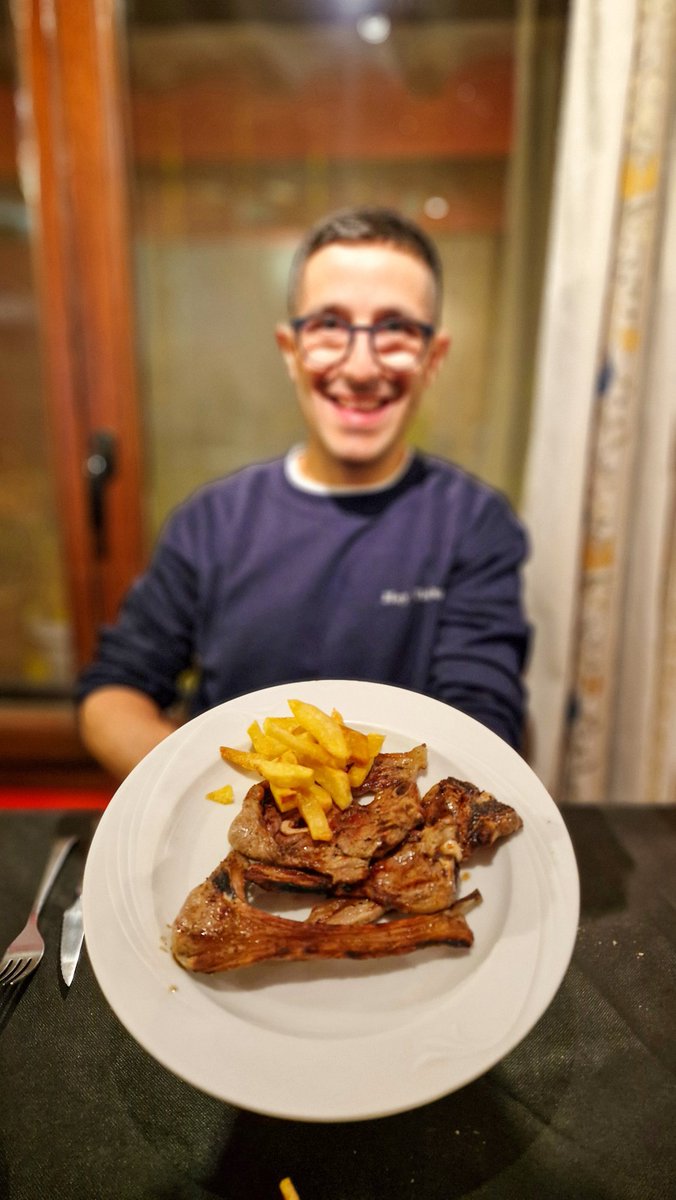 hoyviajamosweb's tweet photo. Estamos de #blogtrip por Arcos de las Salinas, pueblo con mucho encanto a los pies de la sierra de #Javalambre. Empezamos probando su gastronomía #galacticateruel #arcosdelassalinas #teruelexiste #galacticaexplorers #exploradoresgalacticos @TurismoGudarJav https://t.co/tnK4NoNUrA