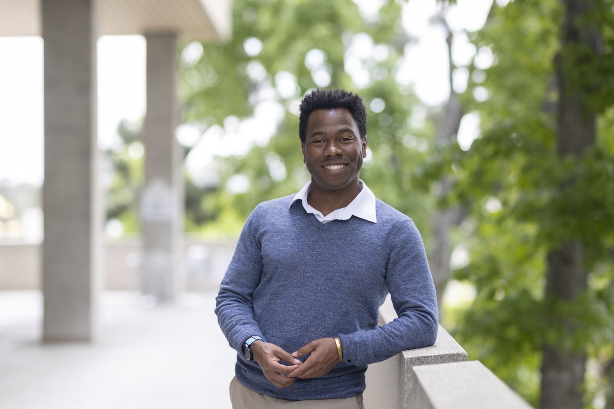 JTChestnut's tweet image. Your boy is professional and approachable. 💼. 

“How’s that account going, McHiggins?! Golf at 9 am?”

#BlackAndEducated
#BlackBoyJoy
#Cheers