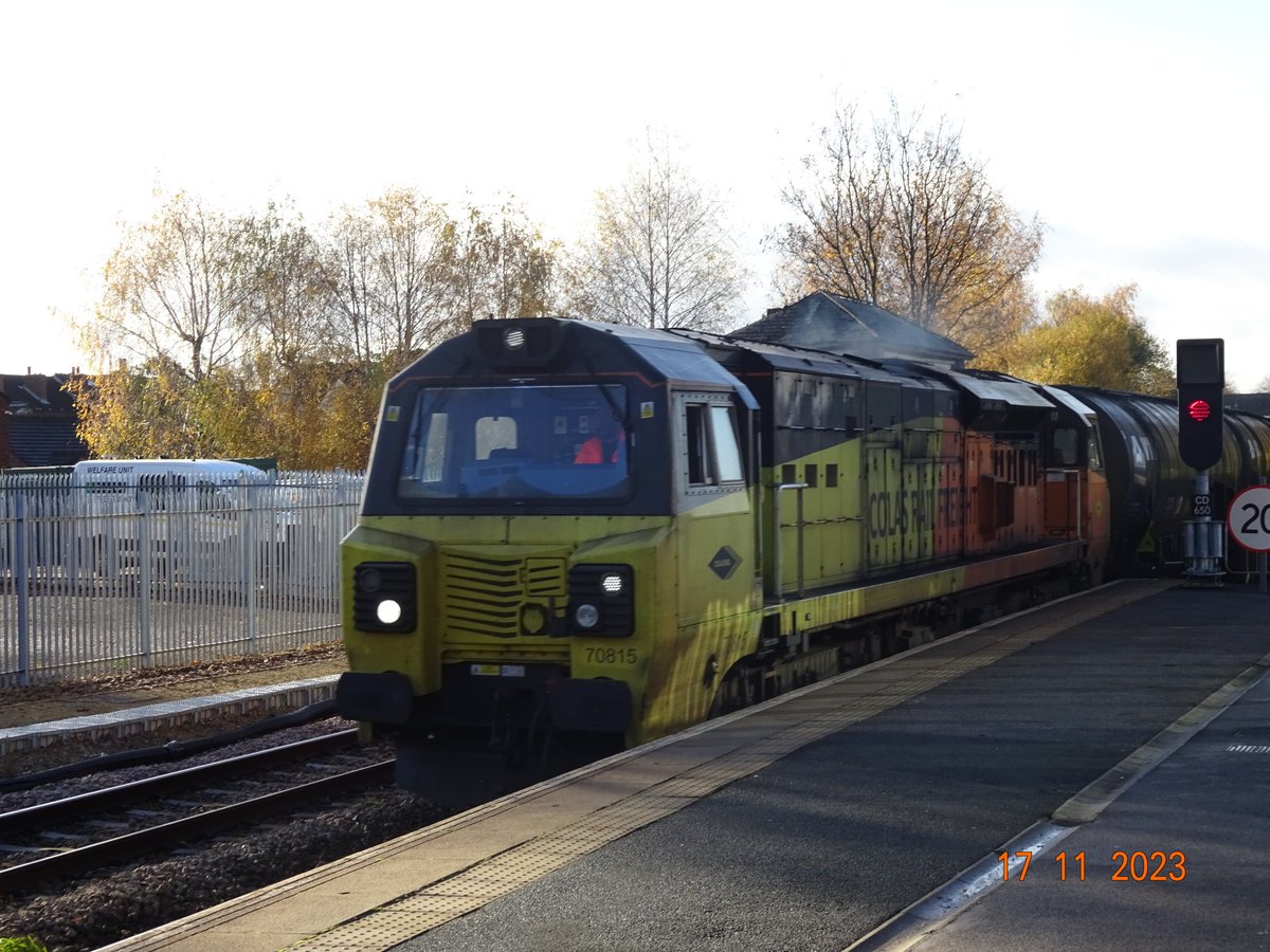 Colas Rail 70815 working 6E44 1005 Colas Ribble Rail to Haverton Total Colas #ribblerail #wakefield #castleford #york #haverton #totalfuels #colas #colasrail #class70 #UnofficialRailcamCastleford @ColasRailUK @railcamlive #friday #17th #november #2023