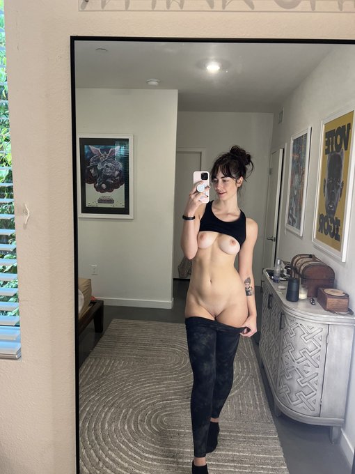 The age old question: front or back? https://t.co/iCdg2tukdI<a href="/tag/blowjob"class="tags"><span>#blowjob</span></a>