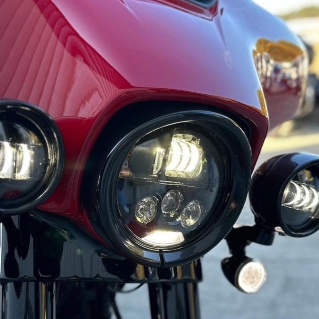 The blacked out version of some of our lighting products look so sinister! 😈 Shop CustomDynamics.com to see all the options we offer in both chrome and black finishes. 

📸 @boneyardhd