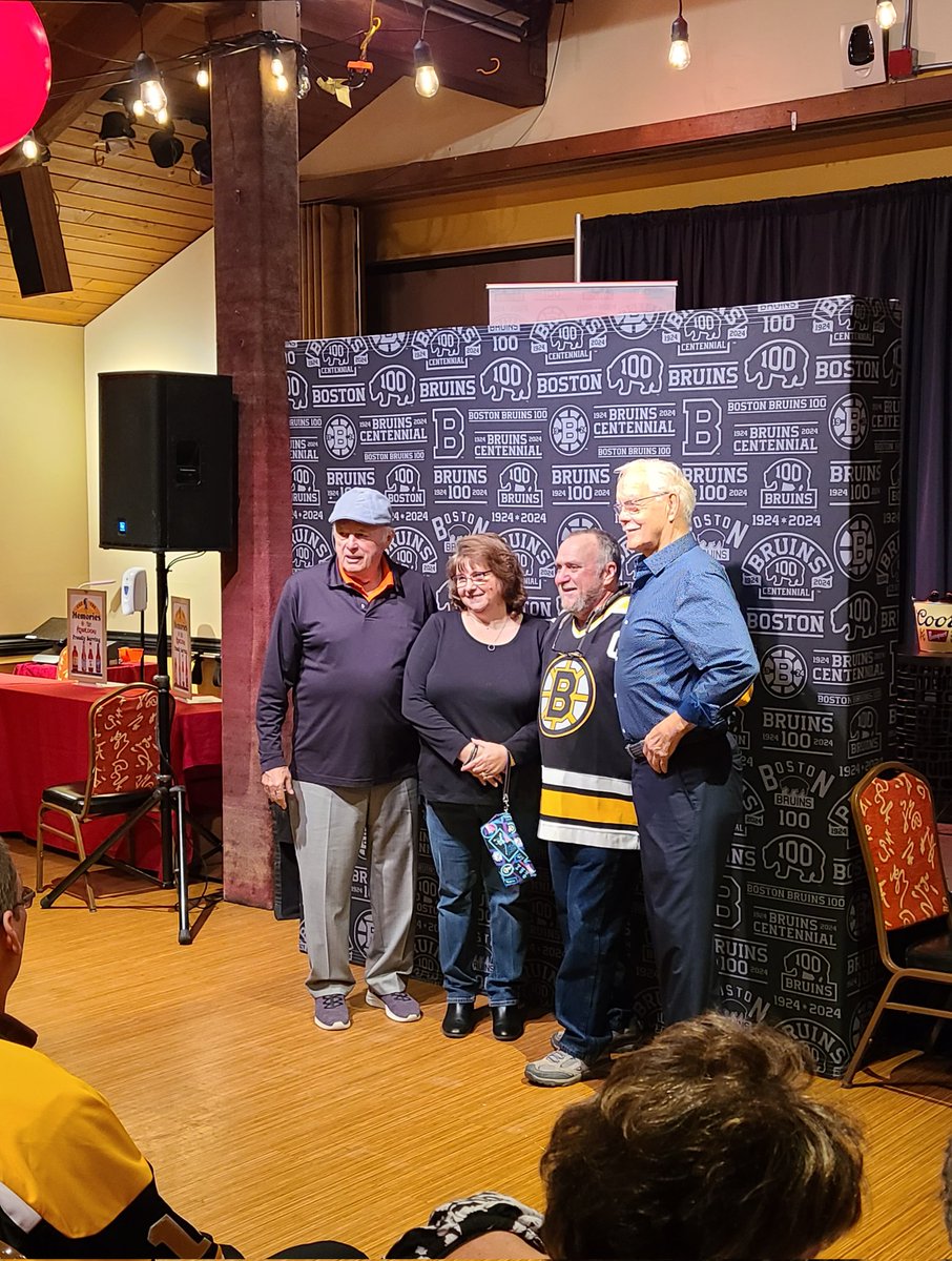 KowloonSaugus's tweet photo. @NHLBruins "Que The Memories" live podcast at Kowloon! Eric Russo  @erusso22 getting ready to moderate. Meet &amp; Greet with Gerry Cheevers and Derek Sanderson is underway.
#CueTheMemories 
#EricRusso
#BostonBruins 
#GerryCheevers
#DerekSanderson
#KowloonRestaurant https://t.co/udnBeJKzpG