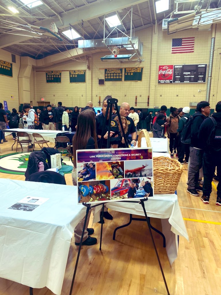 WHS  school day Career Fair session #1 was a success. Our scholars connected with over 35 companies and organizations represented by the 16 Career Clusters. Our 12th grade scholars received Job offers and apprenticeship opportunities. #CareerOpportunities 
#KnowledgeIsPower