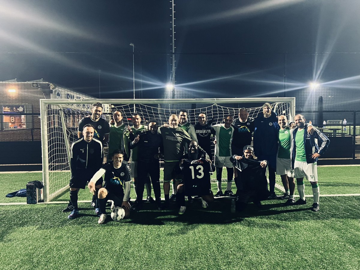 Mooie sportieve broederstrijd in Noord tussen SV Kadoelen en Volewijckers. Twee weken geleden wonnen wij met 2-0, vanavond waren zij met 2-3 te sterk. Op het gebied van sportiviteit en respect houden we elkaar ongeacht de uitslagen in evenwicht 🔵🟢