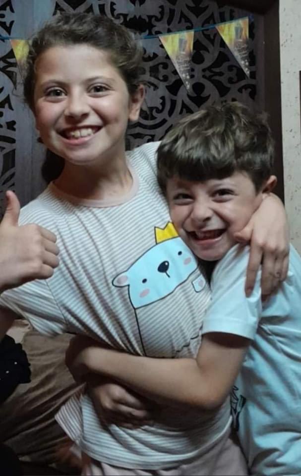 Gaza_Shaheed's tweet image. Miarr and Bilal Nidal Hamida

Miarr and Bilal Nidal Hamida,
They are the children of the journalist Nidal Hamida from Palestine Television. Miarr was intelligent and excelled in her studies; she dreamed of becoming a journalist like her father, but the occupation ended her dream…