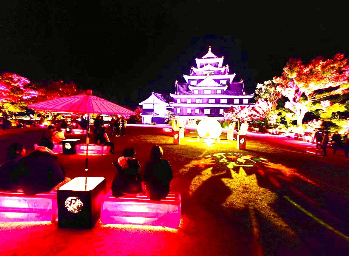 秋の烏城灯源郷

17時点灯。

まだ秋を堪能できてない方は是非岡山後楽園＆岡山城へお運びくださいね。
#岡山城