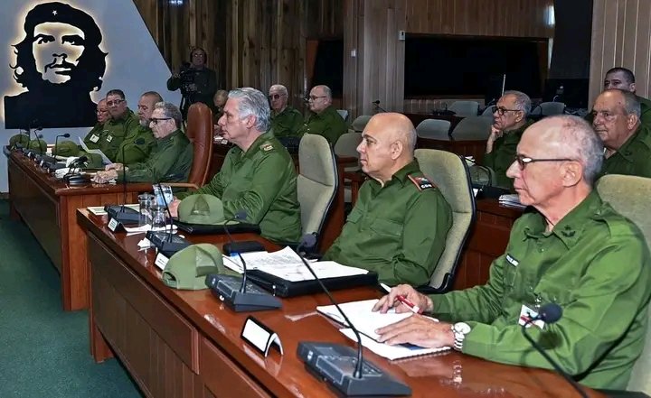 mederos_alain's tweet photo. El General de Ejército @RaulCastro_Ruz, y el Primer Secretario del Comité Central del Partido y Presidente de la República, @DiazCanelB, asistieron en la sede del Ministerio del Interior, al inicio del Ejercicio Estratégico Baraguá 2023. #Cuba #CDRCuba #LatirAvileño https://t.co/yJrhyEn2Uu