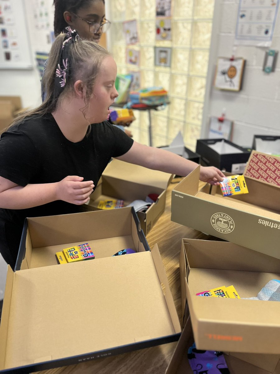 jforsyt2's tweet photo. ESE students @LHS_HCS participated in @SamaritansPurse Children’s Shoeboxes to supplement their curriculum unit on “The Gift of Giving.” We’re thankful for the support of our leaders, faculty and peer facilitators to bring joy to others all across the world! https://t.co/XZ8yZKoMg7